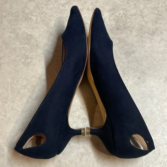 Journee Collection woman’s navy blue micro suede heels. Size 7.5. - Picture 6 of 11